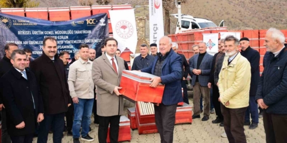 Sason’da arıcılara organik kovan desteği