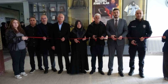 Şehit Ahmet Alan’ın hatıraları, şehadetinin yıl dönümünde adını taşıyan okulda yerini aldı