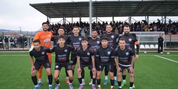 Selendi Belediyespor liderliğe yükseldi