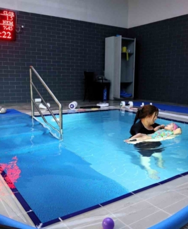 Serebral palsili Duru’nun tedavisi suyun gücüyle destekleniyor