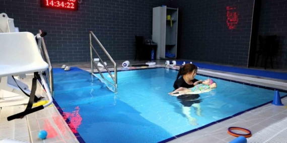 Serebral palsili Duru’nun tedavisi suyun gücüyle destekleniyor