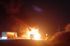 Servis otobüsü alevlere teslim oldu