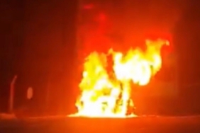 Seyir halindeki işçi servisi alev topuna döndü