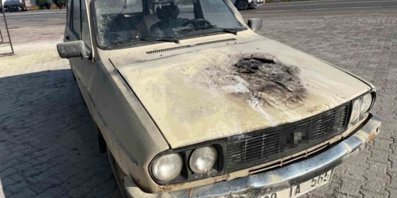 Seyir halindeki otomobil alev aldı