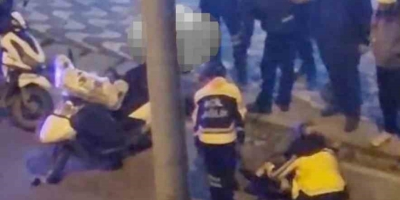 Seyir halindeyken motosikletten düşen kurye yaralandı