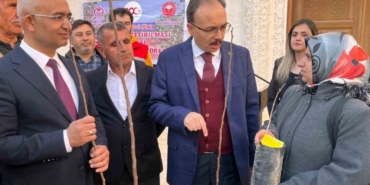 Siirtli çiftçilere 25 bin fıstık ve 4 bin 300 adet Trabzon Hurması fidanı dağıtıldı