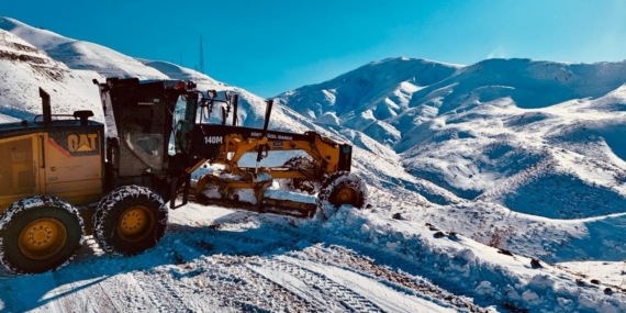 Siirt’te 10 köyün ulaşımını sağlayan yol kardan kapandı