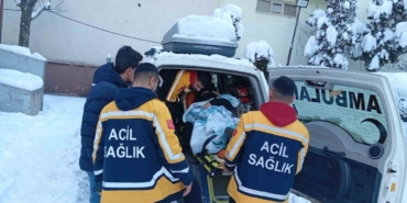 Siirt’te doğum sancısı tutan hasta, 5 saatlik çalışmayla hastaneye ulaştırıldı