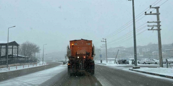Siirt’te ekiplerin karla mücadele çalışmaları sürüyor