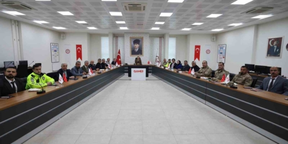 Siirt’te karla mücadelede 200 araç ve 600 kişi sahada