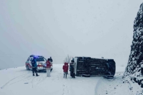 Siirt’te minibüs devrildi: 6 yaralı