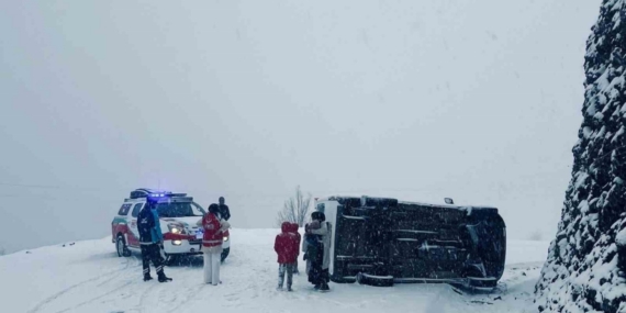 Siirt’te minibüs devrildi: 6 yaralı