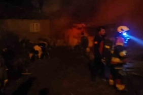 Sındırgı’da hayvan damı ve samanlıkta yangın