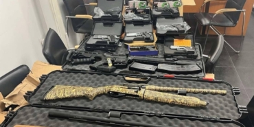 Sınırda çok sayıda kaçak silah ve mermi yakalandı