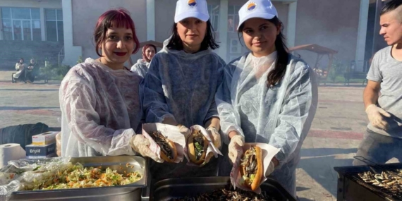 Sinop’ta şenlikte 1 ton hamsi tüketildi