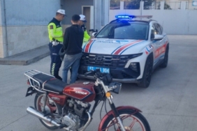 Sinop’ta trafiği tehlikeye atan motosikletli yakalandı