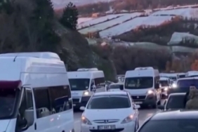 Sinop’ta yol buz tuttu, araçlar yolda kaldı
