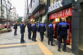 Sinop’ta zabıta ekiplerinden kaldırım işgali denetimi