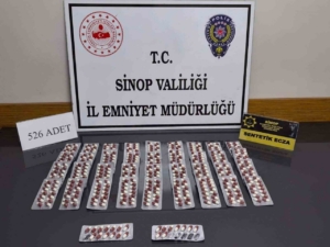 Sinop’ta zehir tacirlerine darbe: 526 sentetik ecza ile yakalanan 2 şüpheli tutuklandı