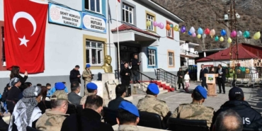 Şırnaklı öğrenciler köyde kitap yazıp imza günü etkinliği düzenledi