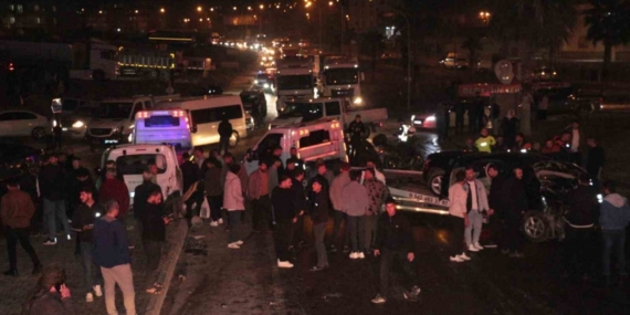 Şırnak’ta freni boşalan vinç 6 araca çarptı: 7 yaralı