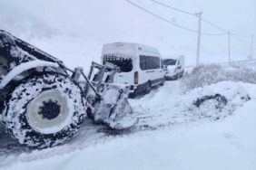Şırnak’ta karda mahsur kalanlar için belediye ekipleri seferber oldu