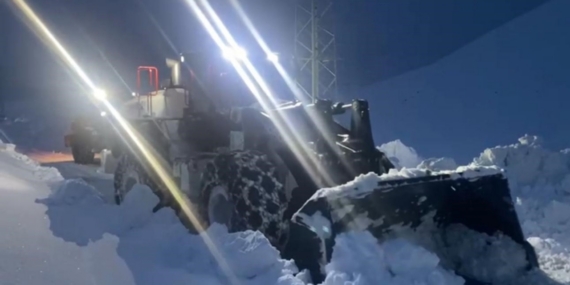 Şırnak’ta karla mücadele gece de devam ediyor