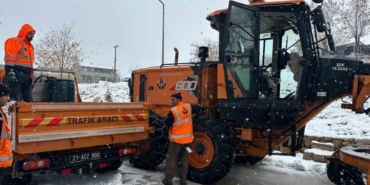 Şırnak’ta "turuncu kod" alarm: 22 araç yollarda kaldı