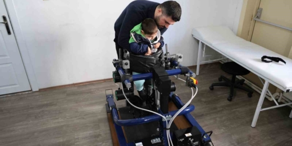 Sivas’ın ilk ve tek mobil yürüme robotu yürüme güçlüğü çeken çocuklara umut oluyor