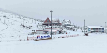 Sivas’ta bulunan Yıldız Dağı Kış Sporları ve Kayak Merkezi’nde kar kalınlığı 15 santimetreye ulaştı