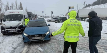 Sivas’ta etkili olan kar, hayatı durma noktasına getirdi