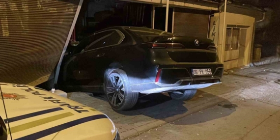 Sivas’ta fren yerine gaza basan sürücü, markete girdi