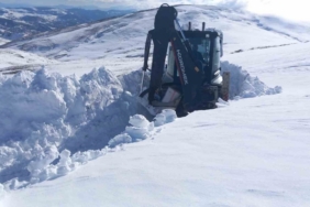 Sivas’ta yoğun kar nedeniyle 69 yerleşim yerine araç ulaşımı sağlanamıyor