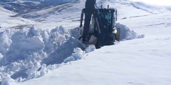 Sivas’ta yoğun kar nedeniyle 69 yerleşim yerine araç ulaşımı sağlanamıyor