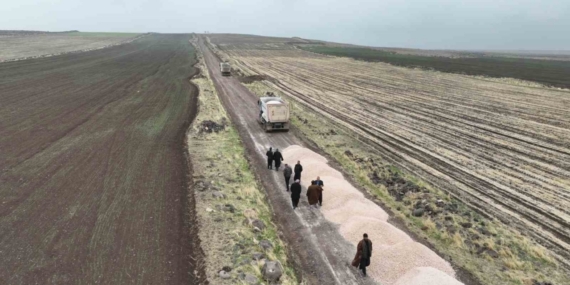Siverek kırsalındaki yolları büyükşehir yapıyor