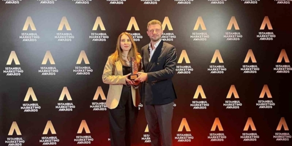 Sokak hayvanları için geri dönüşüm projesine sürdürülebilirlik ödülü