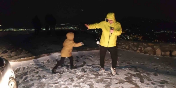 Spil Dağı Milli Parkı’na mevsimin ilk karı yağdı