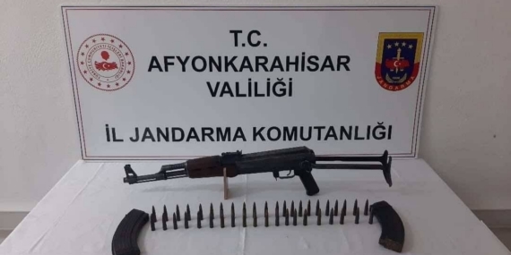 Şüphe üzerine durdurulan otomobilde Kalaşnikov ele geçirildi