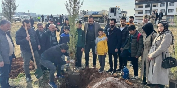 Sur olaylarında şehit düşen kolluk kuvvetleri için Diyarbakır’da fidan dikildi