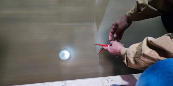 Sürekli su basan bodrum kata ’kontrol kalemiyle suyu test ederek’ giriyorlar