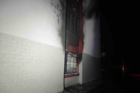 Tahliye edilen okulda çıkan yangın panikletti