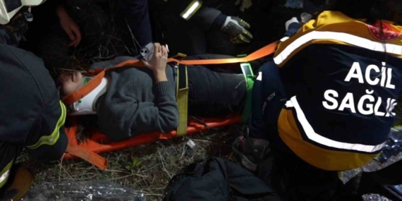 Takla atan otomobil hurdaya döndü: Aynı aileden 3 kişi yaralandı