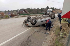 Takla atan otomobilden yara almadan kurtuldu