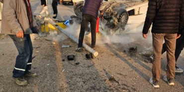 Takla atarak hurdaya dönen araçta gelin ve kaynana yaralandı