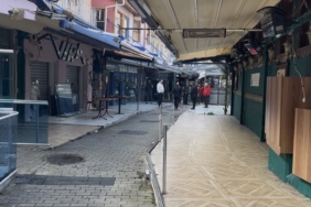 Tarihi Arap Şükrü Sokağı’nda tente krizi