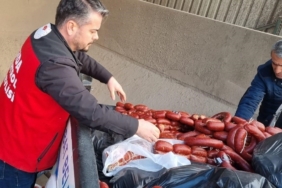 Tarihi geçmiş 850 kilogram sucuk ele geçirildi