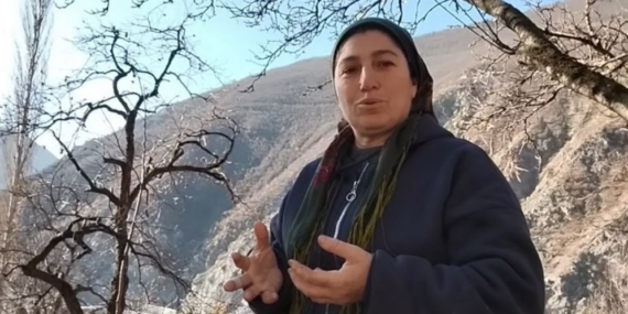 Tarla faresiyle kurduğu diyalog sosyal medyada ilgi çekti