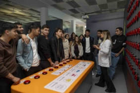 Tarsus Üniversitesi öğrencileri Mercan Bilim Merkezi’nde bilimle buluştu