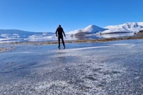 Taşlıçay Balık Gölü kısmen buz tuttu