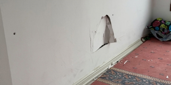 Taşova’da millet bahçesinde mescit duvarı tahrip edildi